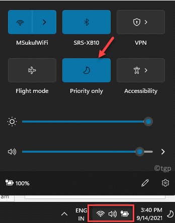 Bara de activități Faceți clic în partea dreaptă sub Centrul de acțiuni pentru pictograma Wifi, sunet și baterie